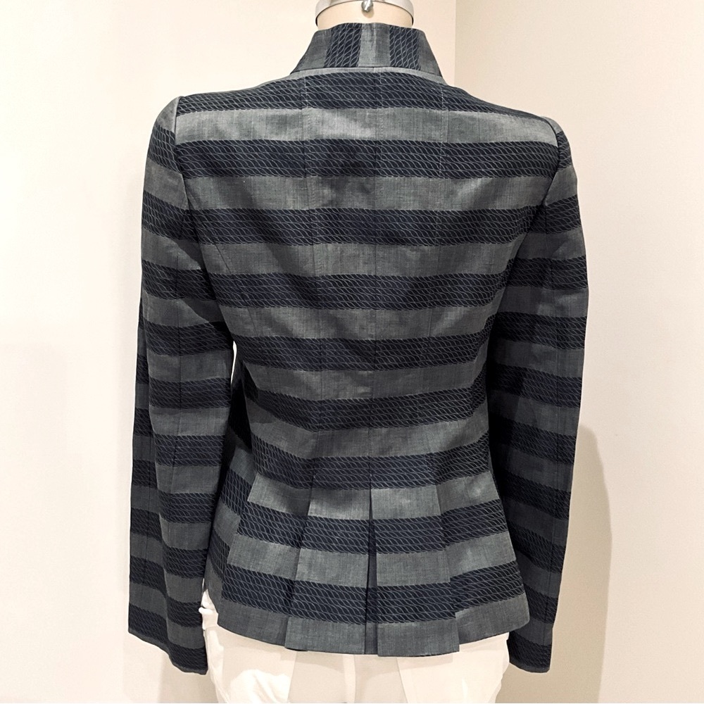 GIORGIO ARMANI BLUE / GRAY COLOR BLAZER. - Picture 5 of 9